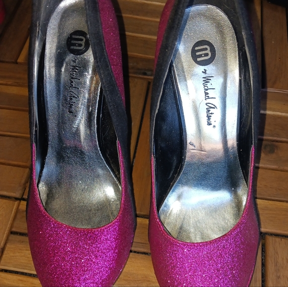 Size 6 - Micheal Antonio Pink & Black Glittery Close Toe Pumps - Picture 2 of 4